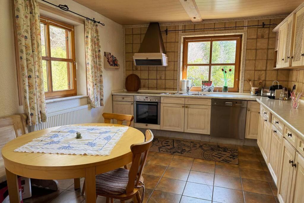 Romantisches Alpenchalet - Mit Sauna Und Kamin - Ruhig Und Zentral باد تولز المظهر الخارجي الصورة